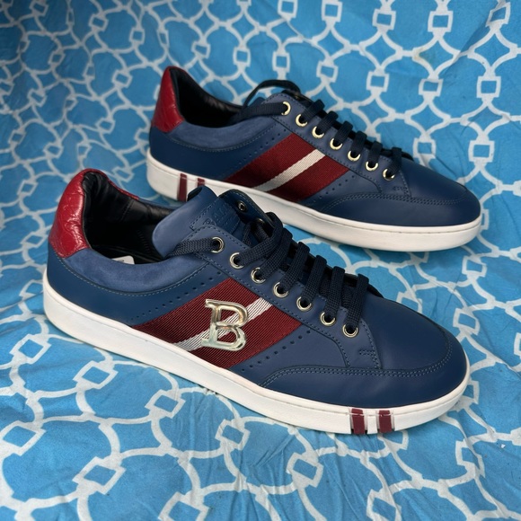 Bally Men’s size 9 Wilsy embellished leather sneakers navy blue low top designer